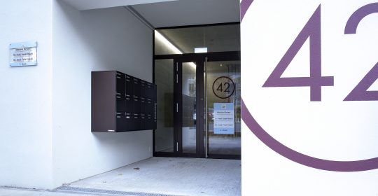 Wir sind an der Oristalstrasse 42!